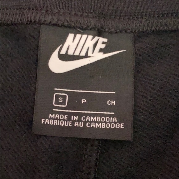 NIKE Casual Shorts with pockets - Picture 3 of 3